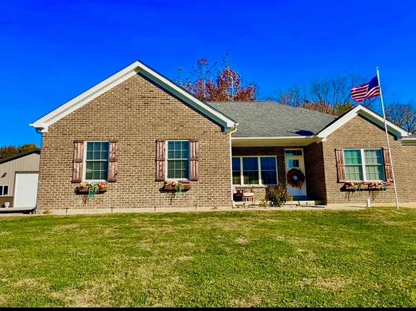 104 S Hunters Trce, Salem, IN 47167