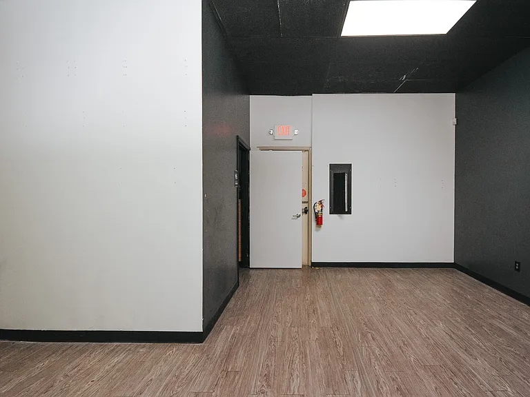 5212 N Navarro St — Photo 11