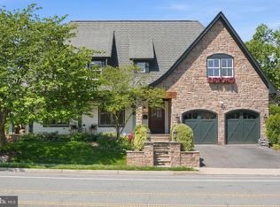 2808 John Marshall Dr, Arlington, VA 22207
