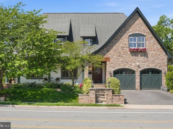 2808 John Marshall Dr, Arlington, VA 22207