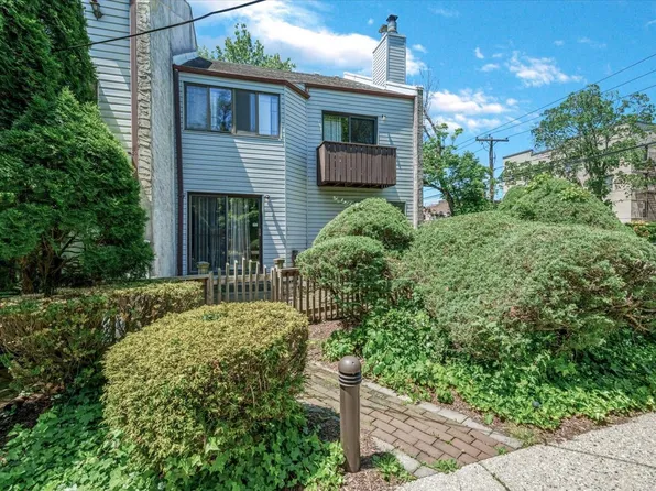 10 Wooleys Lane #1F, Great Neck, NY 11023