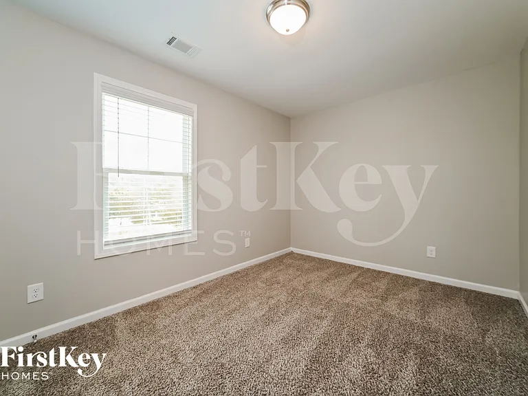 8 E Newnan Rd #A — Photo 10