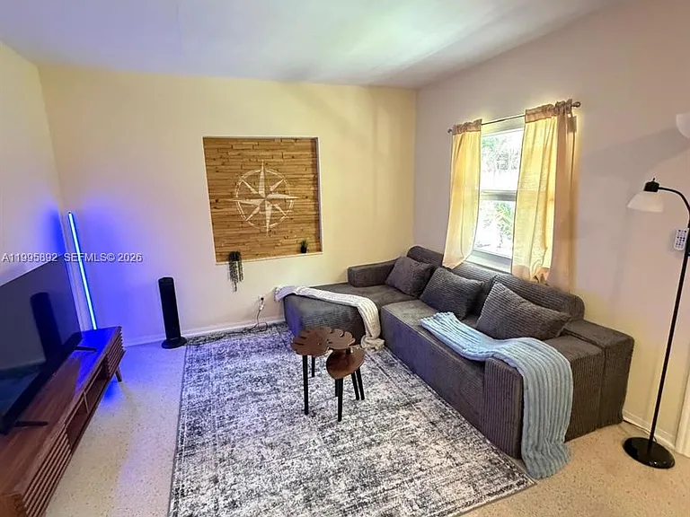 1111 N Victoria Park Rd #3 — Photo 1