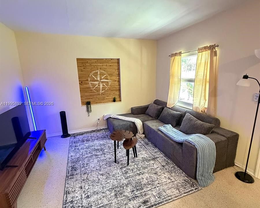 1st image of 1111 N Victoria Park Rd APT 3