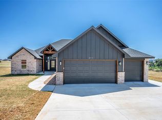 2411 Bear Creek Circle Cir, Blanchard, OK 73010