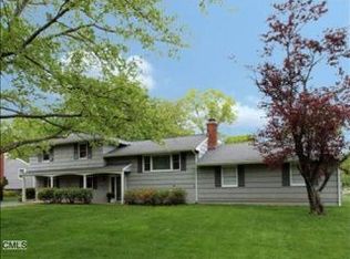 8 Canterbury Rd, Norwalk, CT 06851