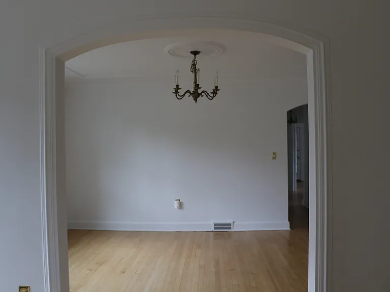 221 Green Ave #LWR — Photo 3