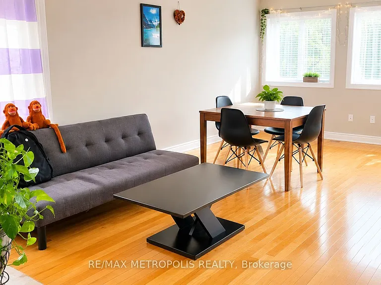 31 Goldenlight Cir — Photo 3