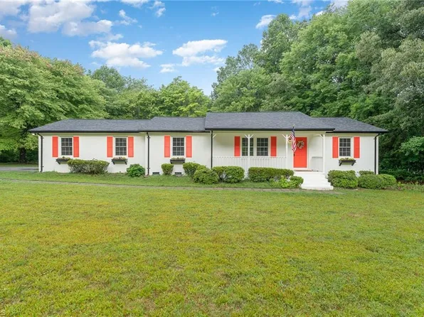 7409 Strader Rd, Summerfield, NC 27358