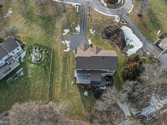 5th image of 518 Hyde Park Cir