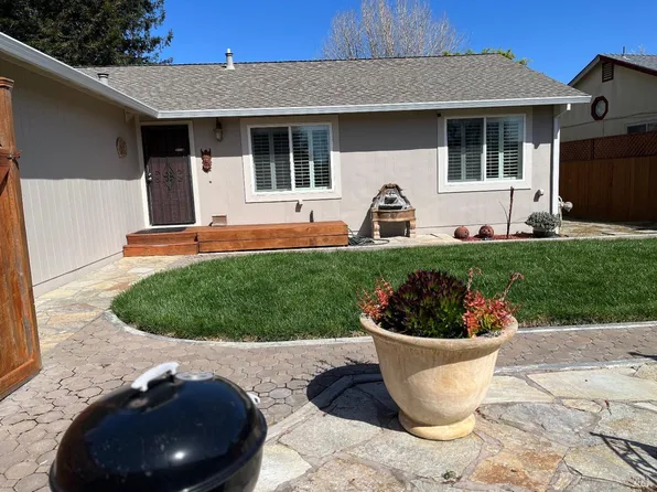 2335 Donna Maria Way, Santa Rosa, CA 95401