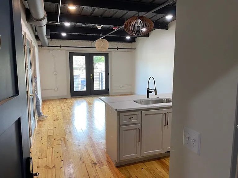 723-735 E Tennessee St #119-123 — Photo 5