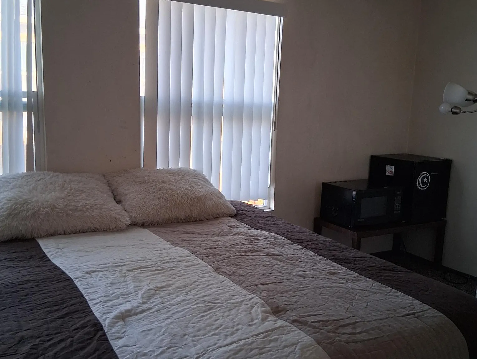 1038 N Sacramento Ave — Photo 4