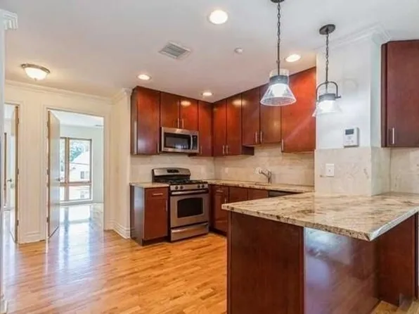 17 Meadow Rd APT 210, Rutherford, NJ 07070