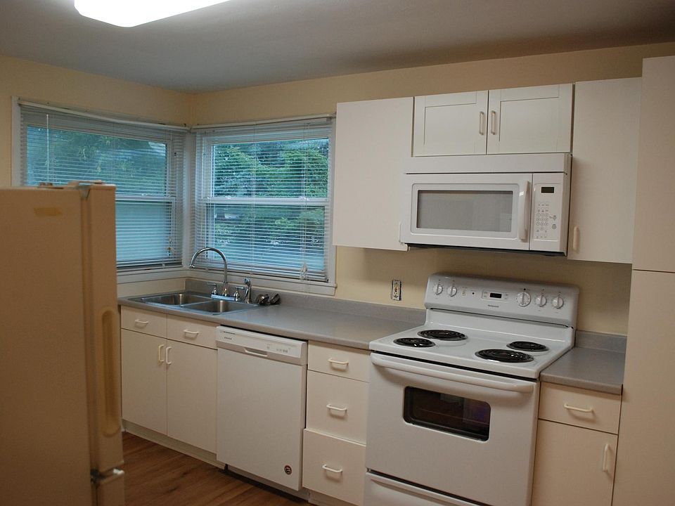 Full kitchen, including dish washer