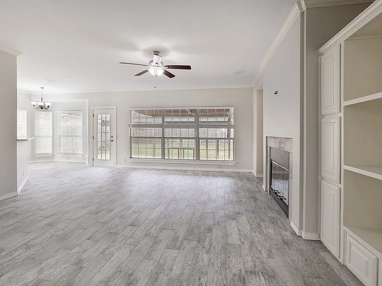 1811 Iris Ln — Photo 7