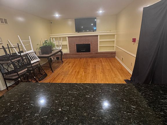 5th image of 10917 Myrtle Ave