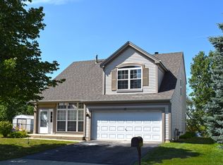 17 Farmington Ct, South Elgin, IL 60177