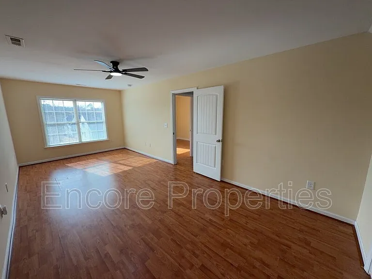 912 Custom Oak Ln — Photo 11