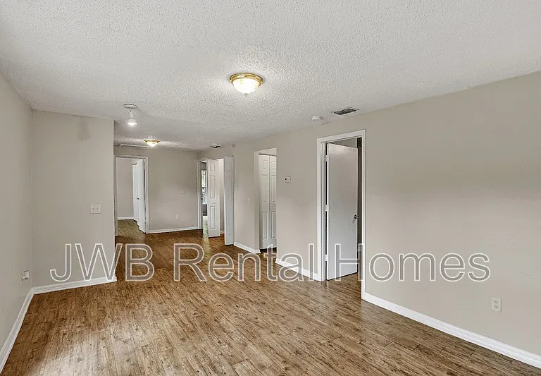485 W 58th St — Photo 5