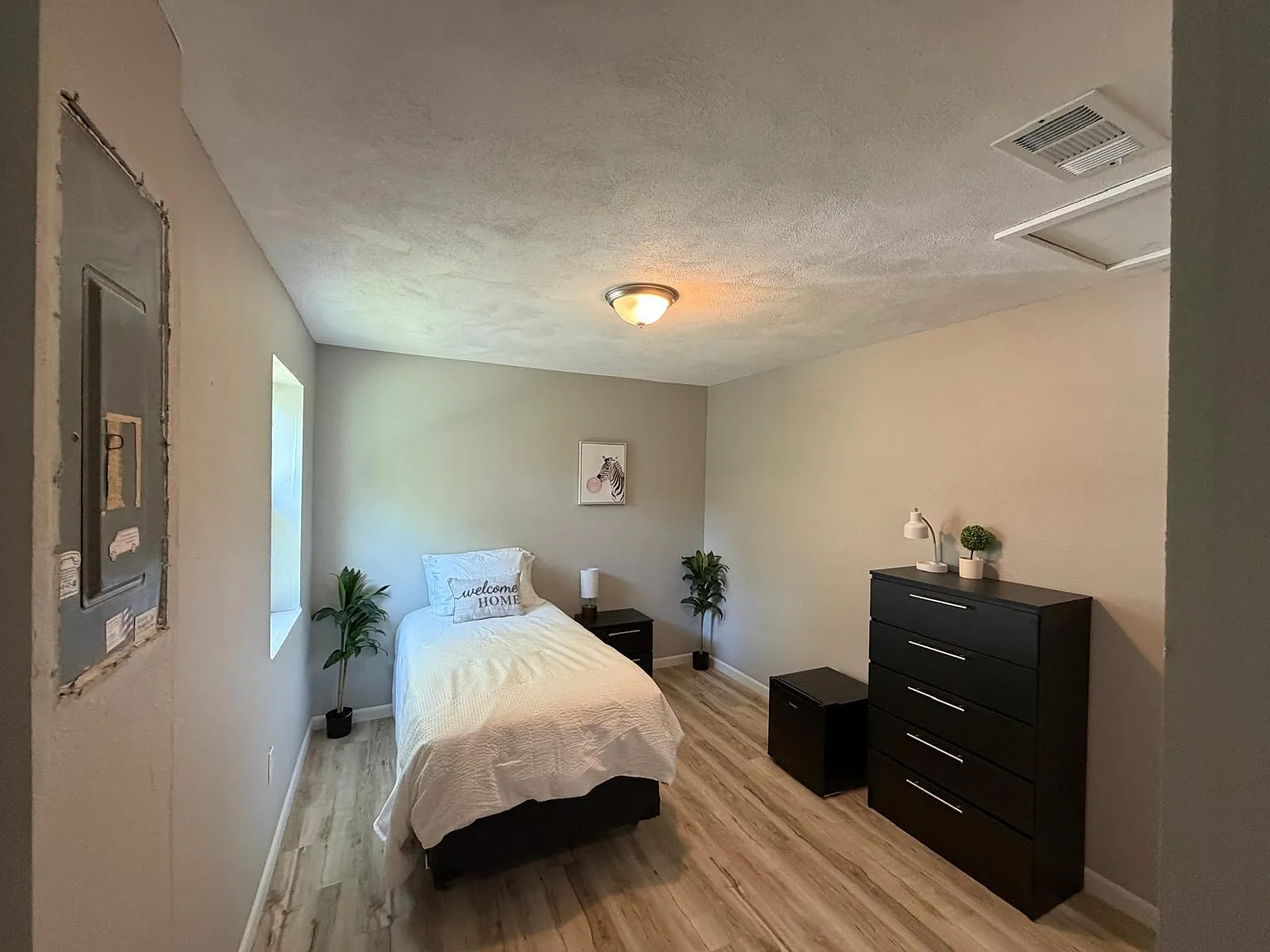 4 bed, 2.0 bath, 1240 sqft, $888 — Photo 2