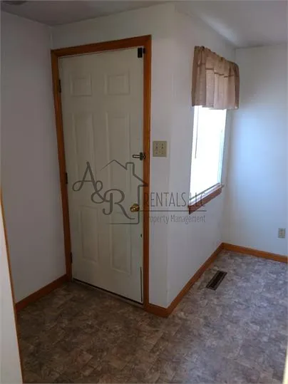 413 Fieldcrest Dr — Photo 3