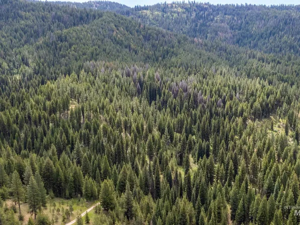 42 Clear Creek Rd, Cascade, ID 83611