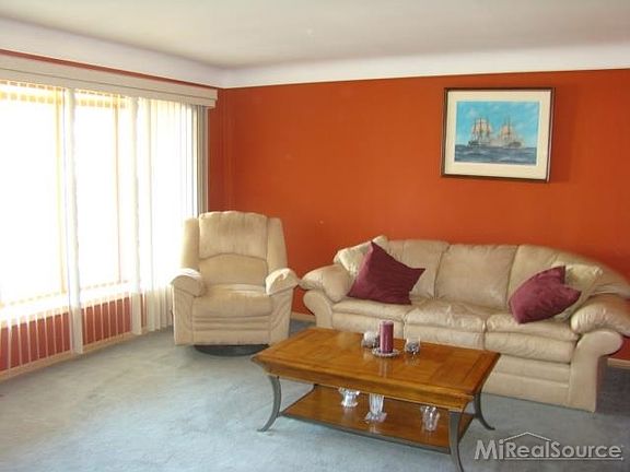 5th image of 29337 Campbell Dr