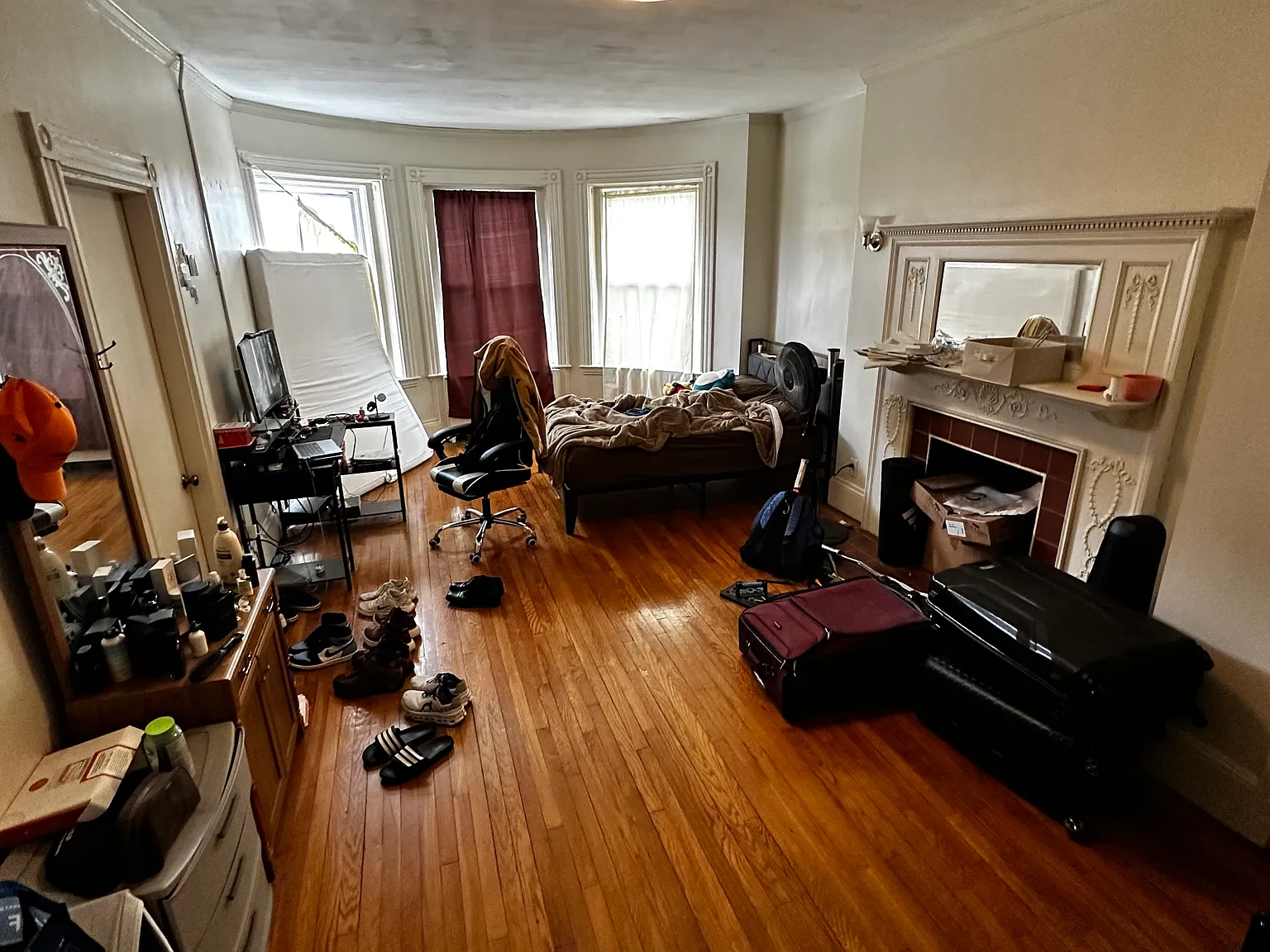 3 bed, 999 sqft, $4,000 — Photo 4