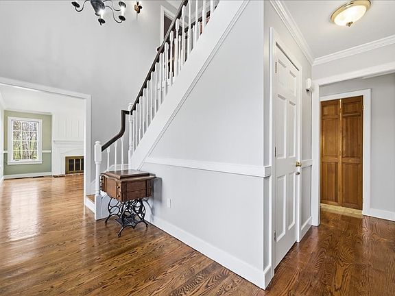4th image of 20469 Green Spring Rd