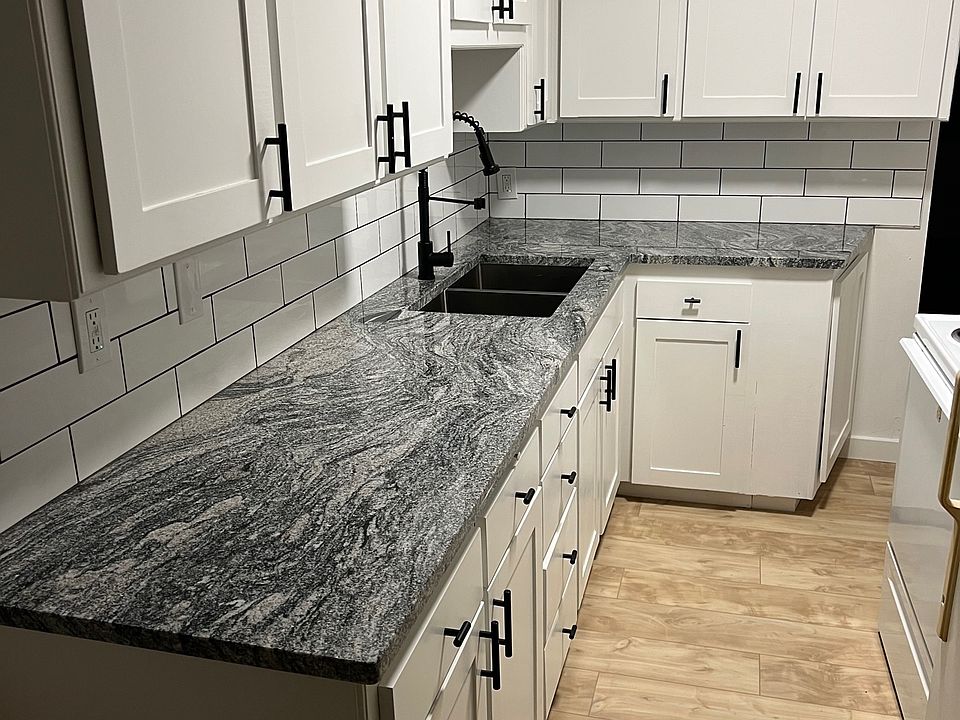 1st image of 1015 E Hurd St #10954218