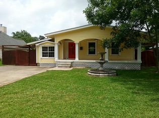 205 Magnolia St, Lake Jackson, TX 77566