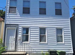 9 Oak St, Cohoes, NY 12047