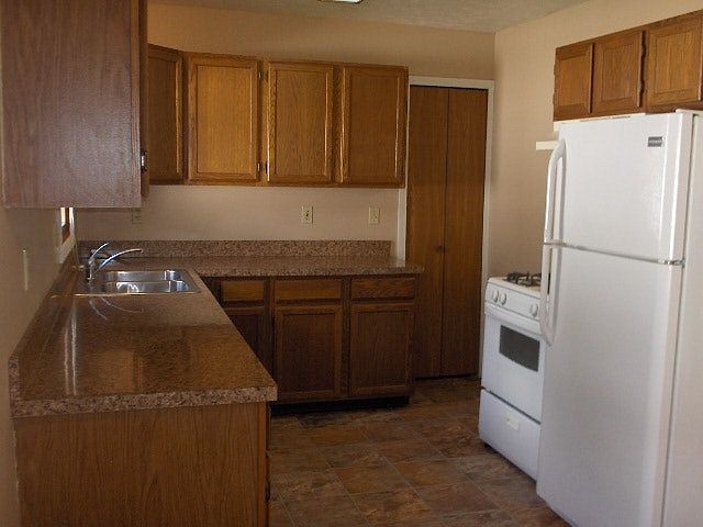 1st image of 295 Waverly Ave