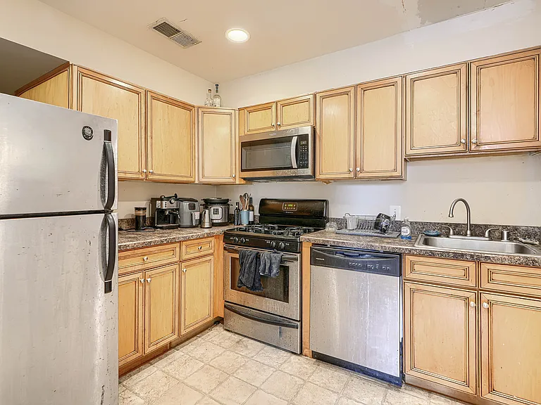 515 Warner St #D — Photo 5