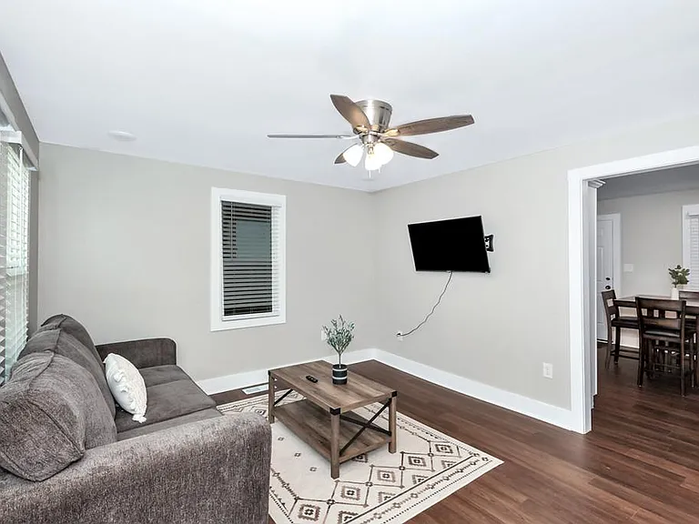 2910 Wilson Dr NW — Photo 3