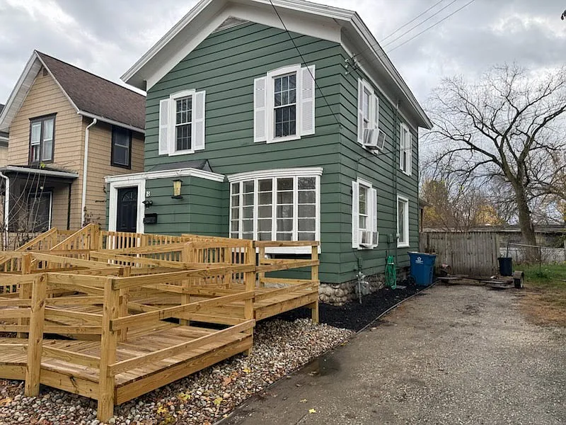 3 bed, 1400 sqft, $1,500 — Photo 3