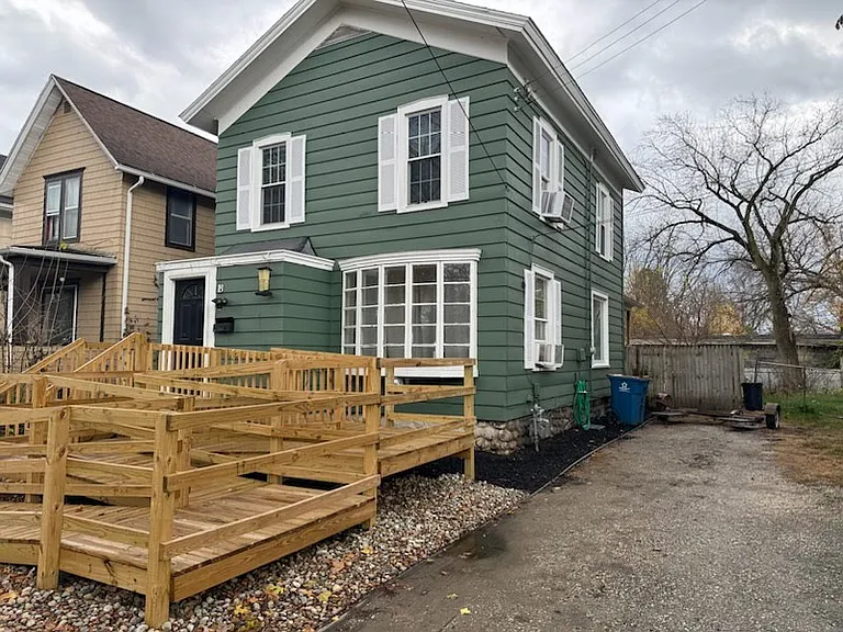 18 Wendell St — Photo 3