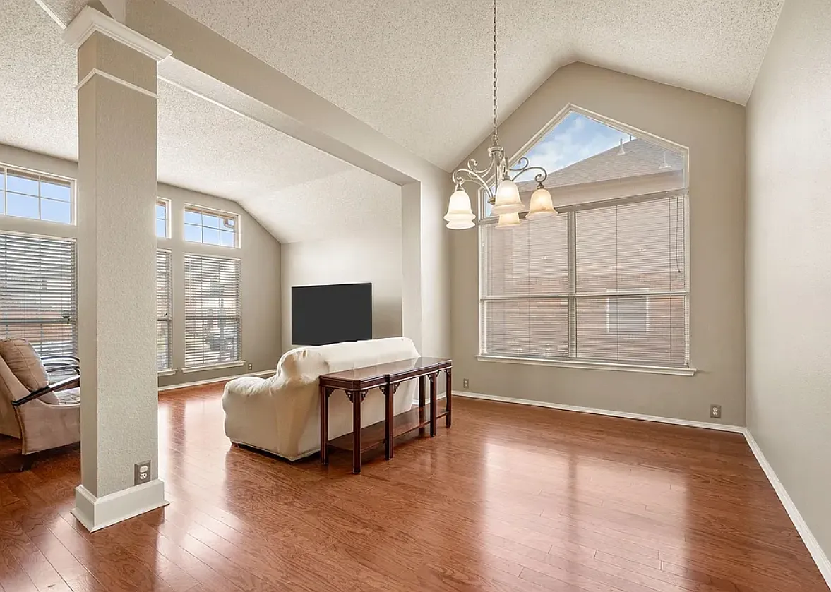 4 bed, 2512 sqft, $3,000 — Photo 2