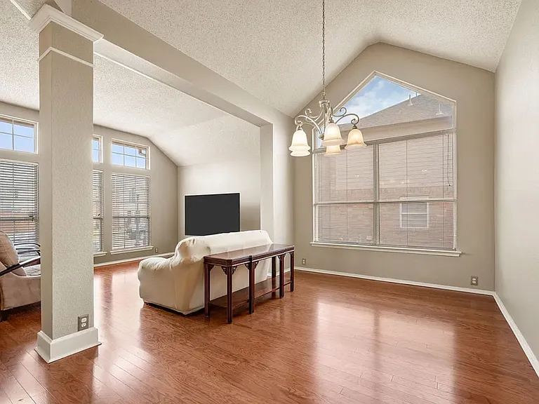 504 Vasey Oak Dr — Photo 2