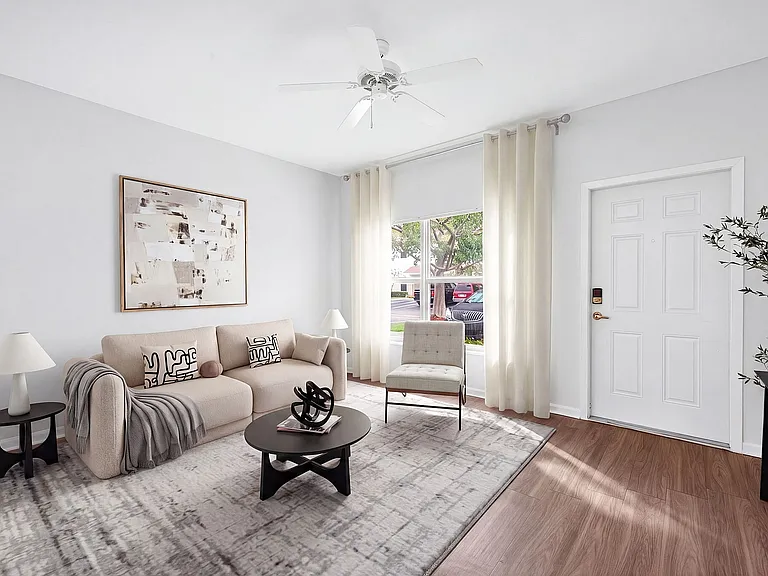 Mirage Bay Apartments — Photo 6
