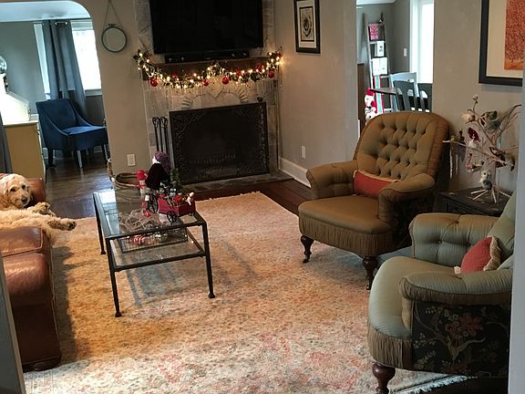 Living room with fireplave