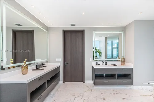 851 NE 1st Ave #Penthouse 4611 Photo 1