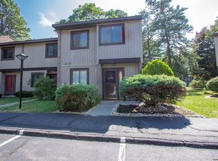 25 Point Of Woods Dr, Albany, NY 12203