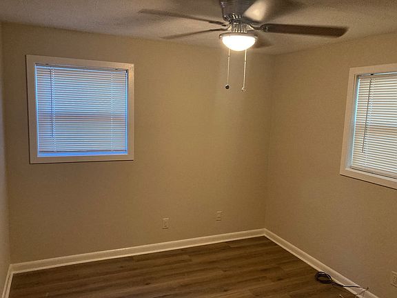 5th image of 926 Rosewood Dr