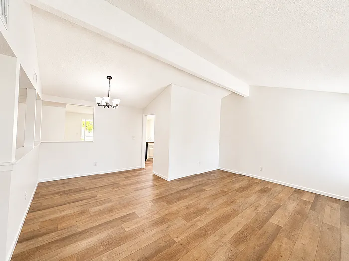 28189 Oaklar Dr — Photo 2