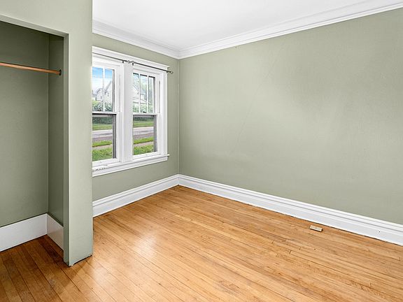 3rd image of 1018 N 7th Ave E