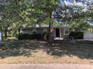 9911 Fairlane Rd, Lenexa, KS 66215