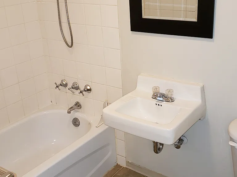 321 Agnes St — Photo 17