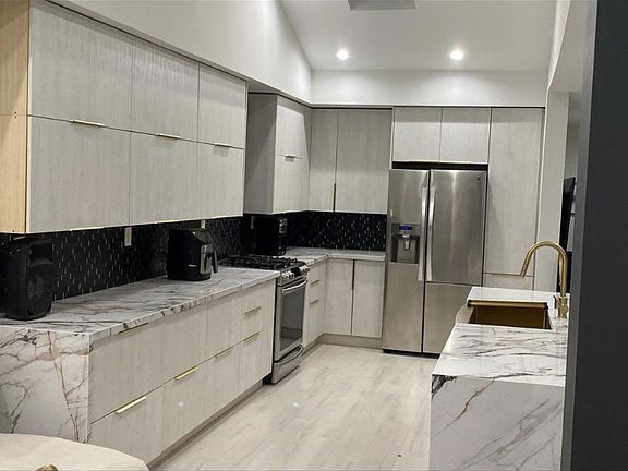 4th image of 6727 Glade Ave